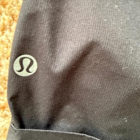 Lululemon Spring Break Away Short 4-Way Stretch Black Shorts Sz 2 - Picture 3 of 4